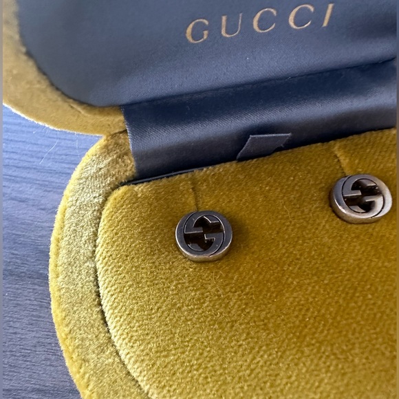 Gucci Interlocking G stud earring in silver - Picture 3 of 5